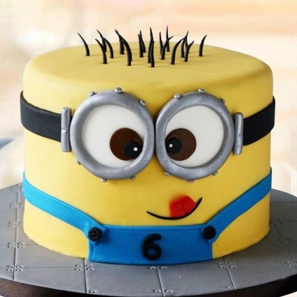 Funny Minion Cake