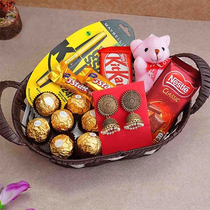 Amazing Gift Hamper For Sister